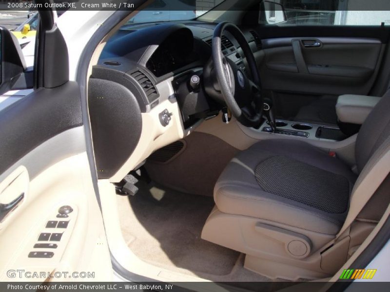 Cream White / Tan 2008 Saturn Outlook XE