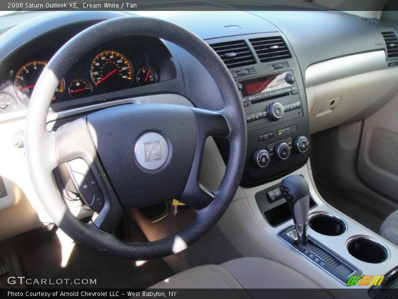 Cream White / Tan 2008 Saturn Outlook XE