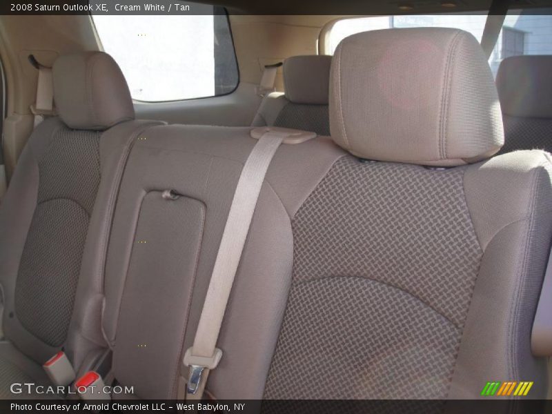 Cream White / Tan 2008 Saturn Outlook XE