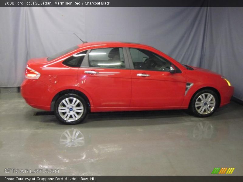 Vermillion Red / Charcoal Black 2008 Ford Focus SE Sedan