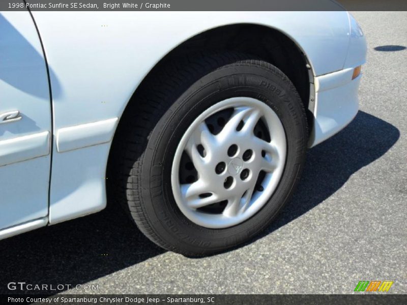Bright White / Graphite 1998 Pontiac Sunfire SE Sedan