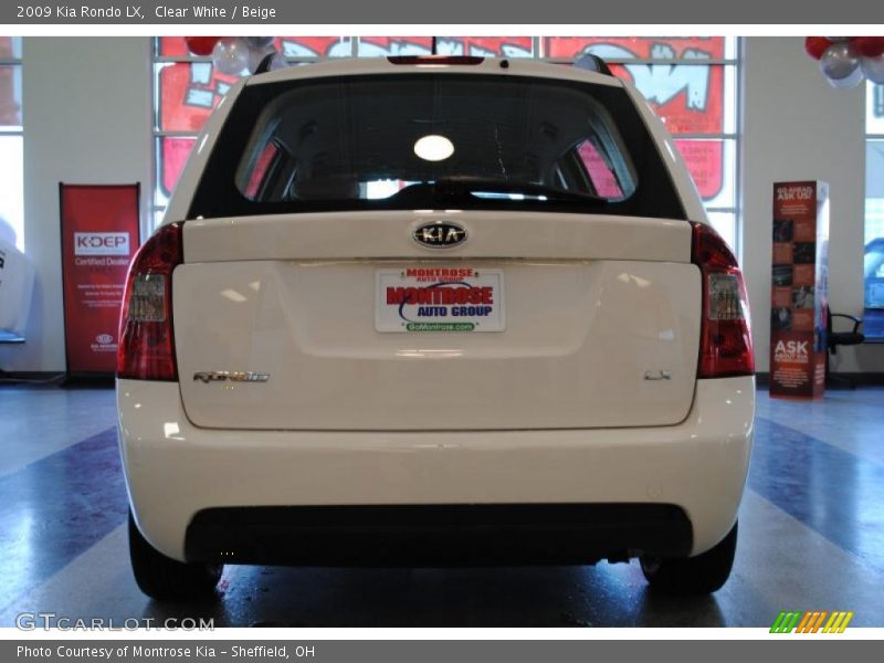 Clear White / Beige 2009 Kia Rondo LX