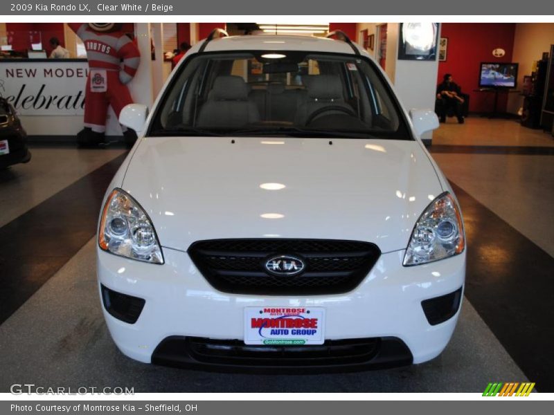 Clear White / Beige 2009 Kia Rondo LX