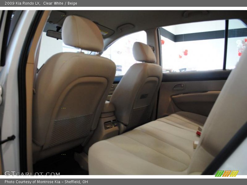 Clear White / Beige 2009 Kia Rondo LX