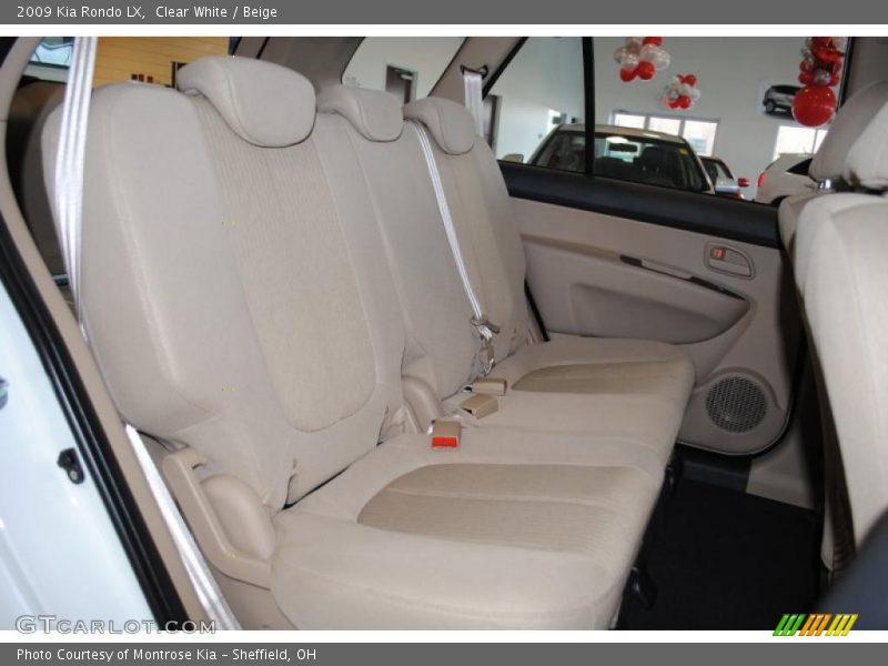 Clear White / Beige 2009 Kia Rondo LX