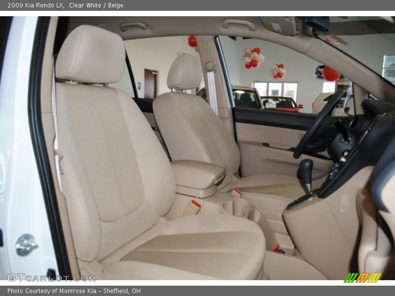 Clear White / Beige 2009 Kia Rondo LX