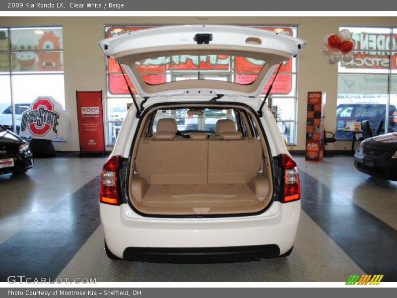 Clear White / Beige 2009 Kia Rondo LX