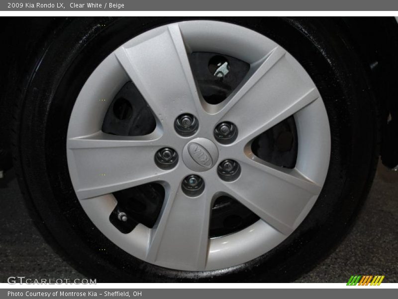 Clear White / Beige 2009 Kia Rondo LX