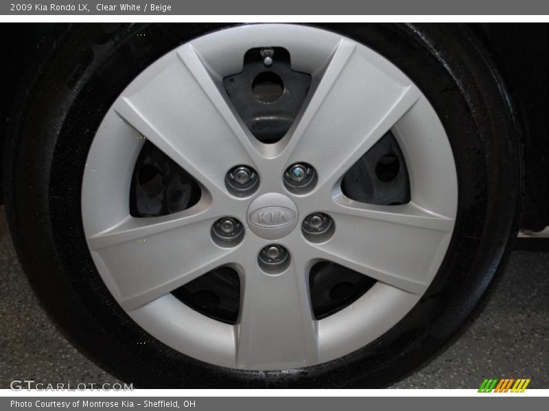 Clear White / Beige 2009 Kia Rondo LX
