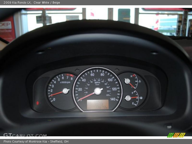 Clear White / Beige 2009 Kia Rondo LX