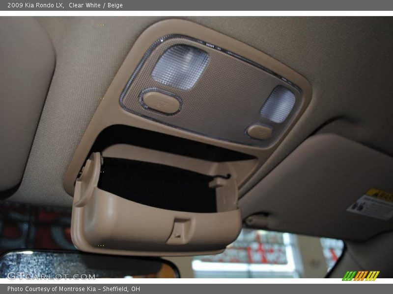Clear White / Beige 2009 Kia Rondo LX