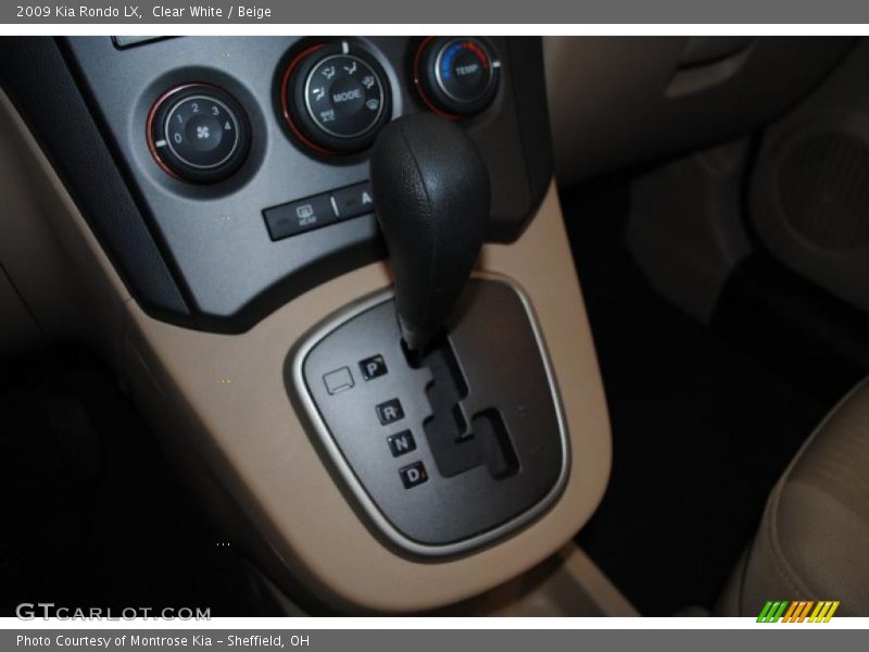 Clear White / Beige 2009 Kia Rondo LX
