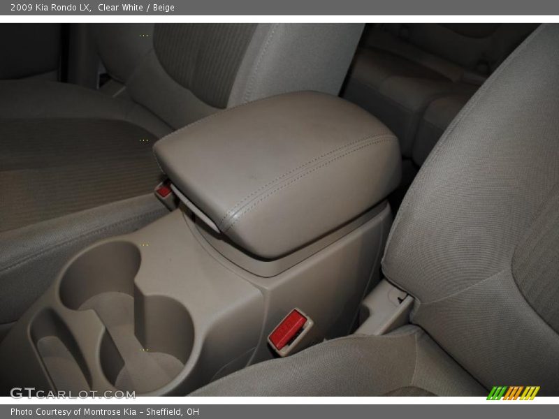 Clear White / Beige 2009 Kia Rondo LX