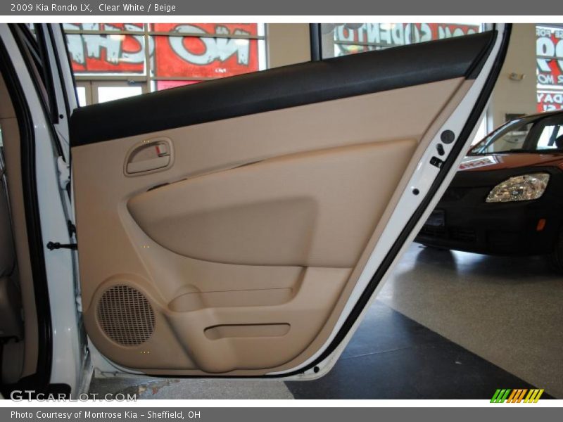 Clear White / Beige 2009 Kia Rondo LX