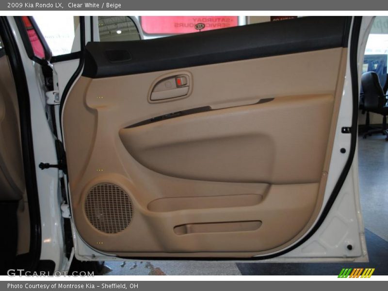 Clear White / Beige 2009 Kia Rondo LX