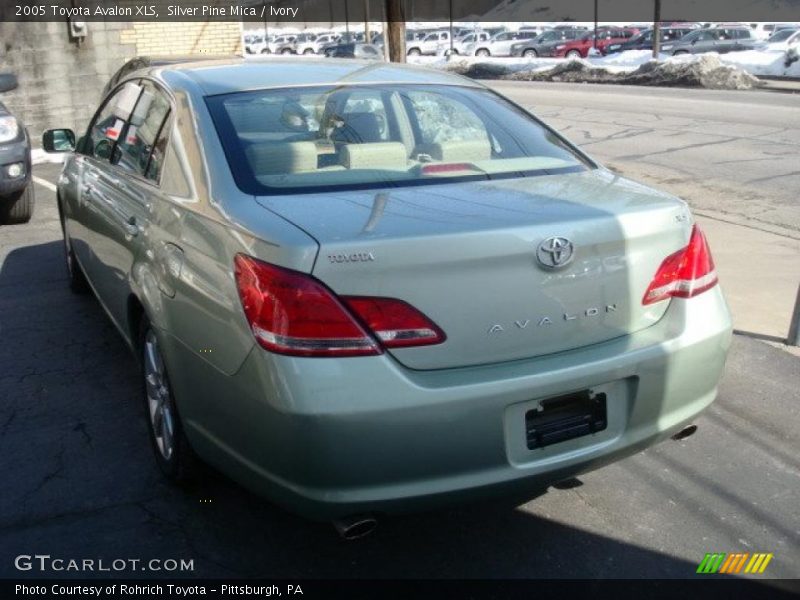 Silver Pine Mica / Ivory 2005 Toyota Avalon XLS
