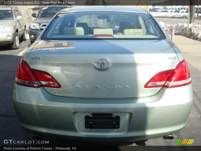 Silver Pine Mica / Ivory 2005 Toyota Avalon XLS