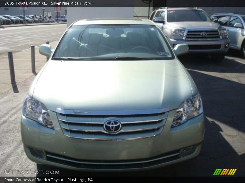 Silver Pine Mica / Ivory 2005 Toyota Avalon XLS