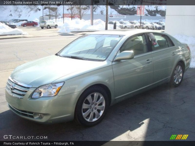 Silver Pine Mica / Ivory 2005 Toyota Avalon XLS