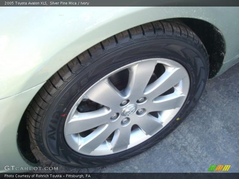 Silver Pine Mica / Ivory 2005 Toyota Avalon XLS