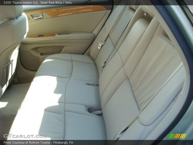 Silver Pine Mica / Ivory 2005 Toyota Avalon XLS