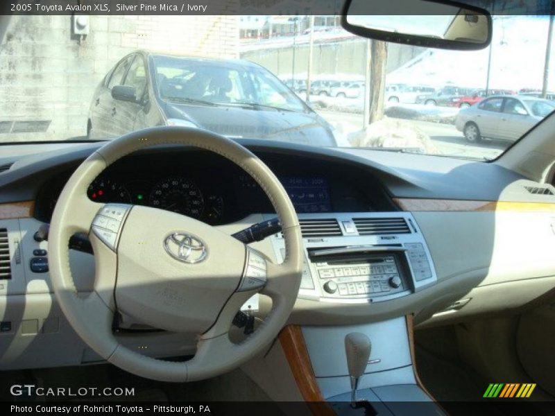 Silver Pine Mica / Ivory 2005 Toyota Avalon XLS