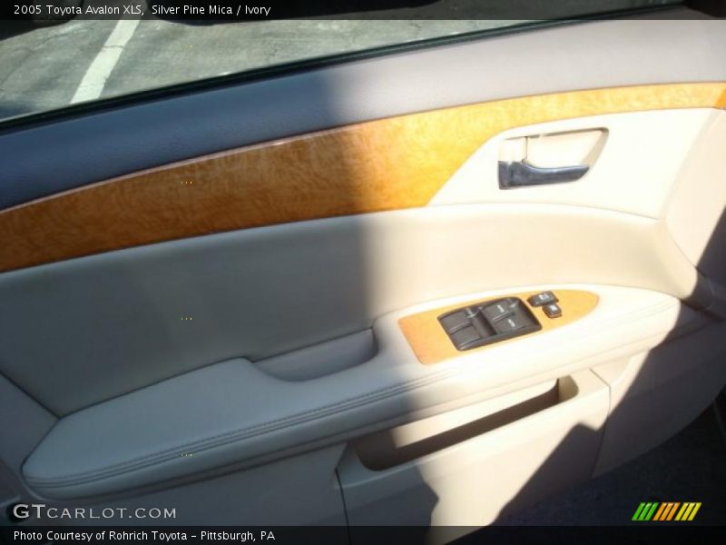 Silver Pine Mica / Ivory 2005 Toyota Avalon XLS