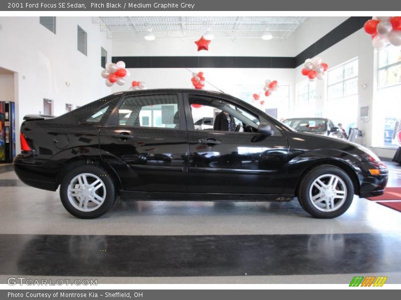 Pitch Black / Medium Graphite Grey 2001 Ford Focus SE Sedan