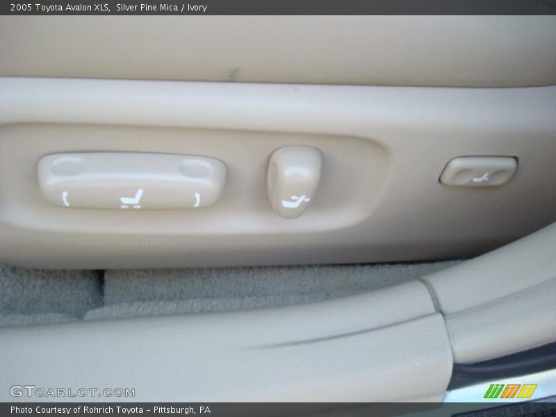 Silver Pine Mica / Ivory 2005 Toyota Avalon XLS