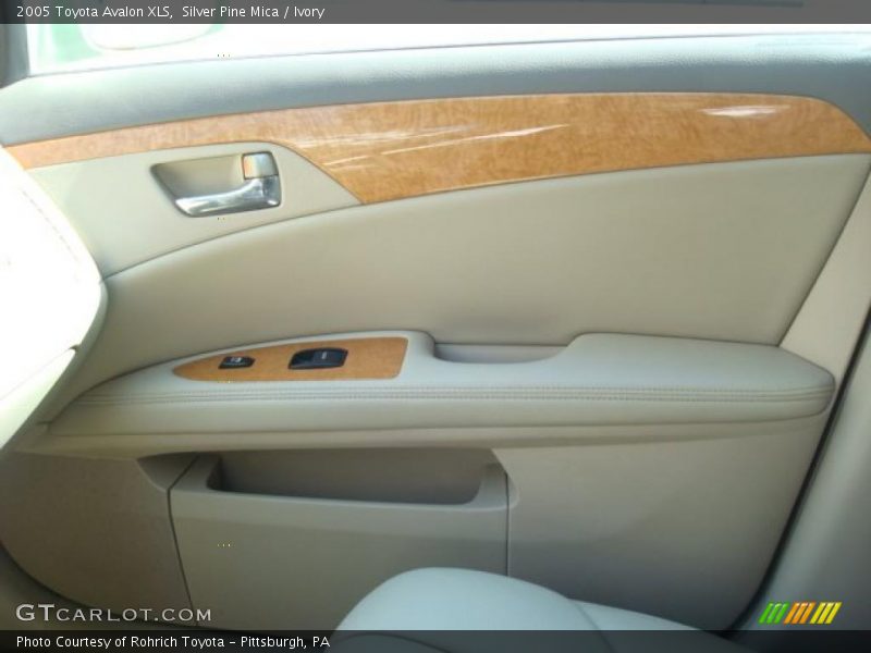 Silver Pine Mica / Ivory 2005 Toyota Avalon XLS