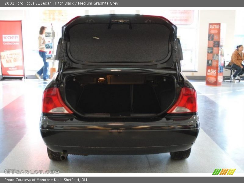 Pitch Black / Medium Graphite Grey 2001 Ford Focus SE Sedan