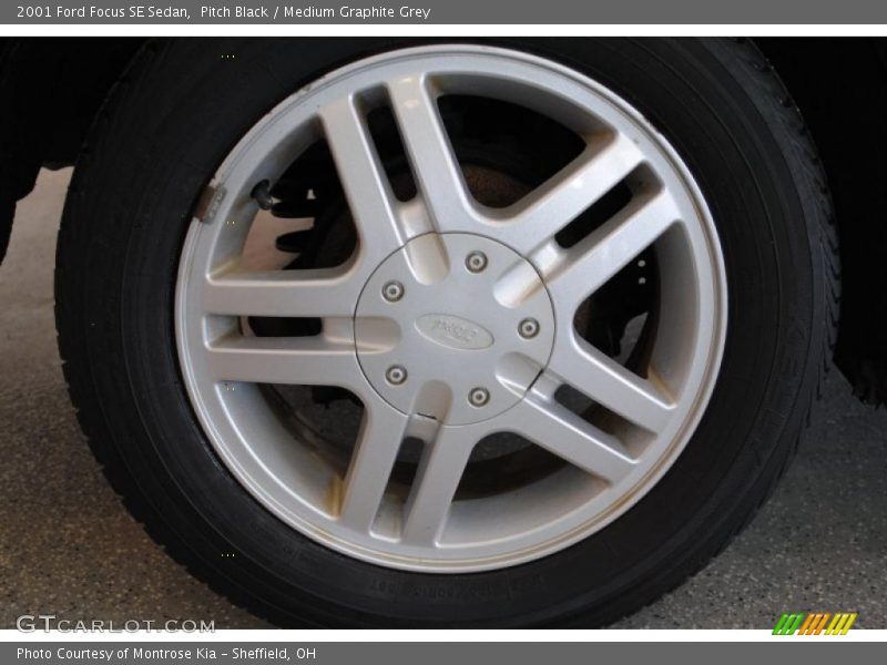 Pitch Black / Medium Graphite Grey 2001 Ford Focus SE Sedan