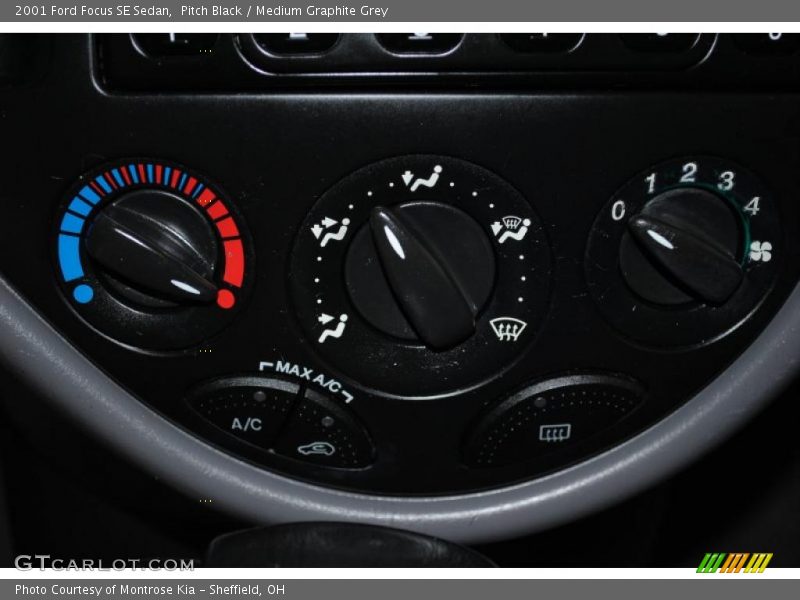 Pitch Black / Medium Graphite Grey 2001 Ford Focus SE Sedan