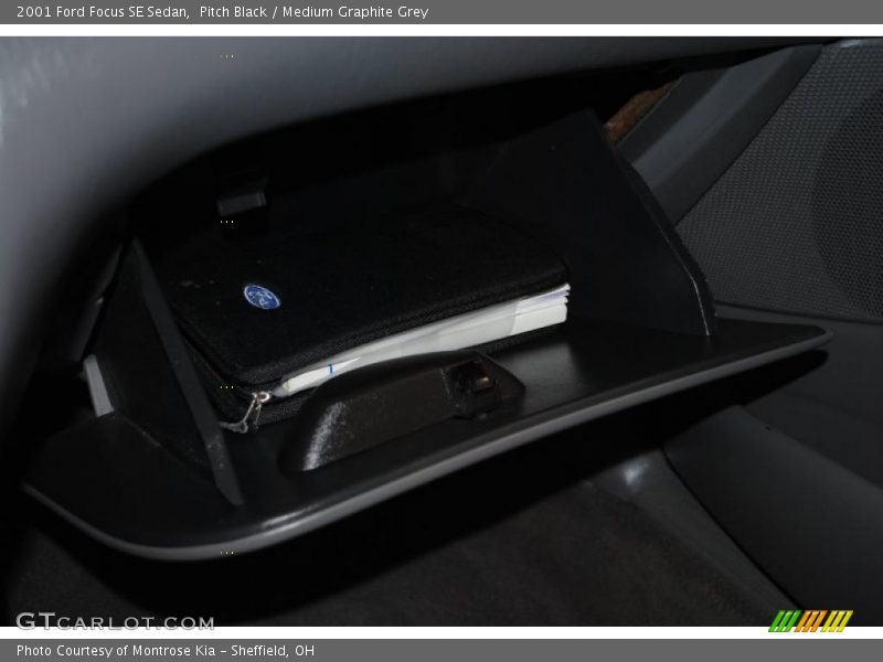 Pitch Black / Medium Graphite Grey 2001 Ford Focus SE Sedan