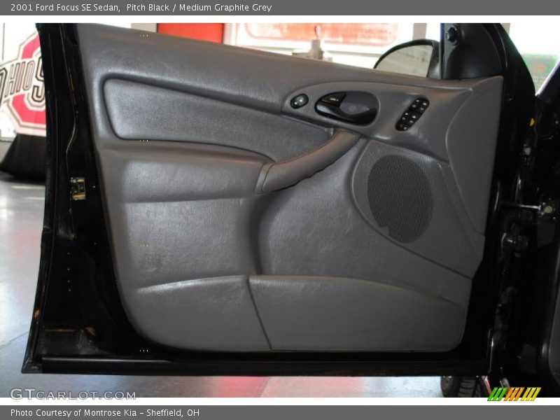 Pitch Black / Medium Graphite Grey 2001 Ford Focus SE Sedan