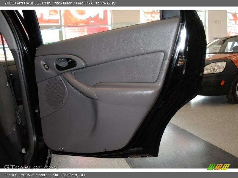Pitch Black / Medium Graphite Grey 2001 Ford Focus SE Sedan