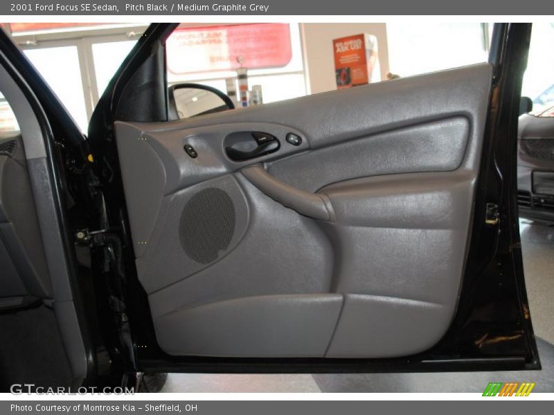 Pitch Black / Medium Graphite Grey 2001 Ford Focus SE Sedan