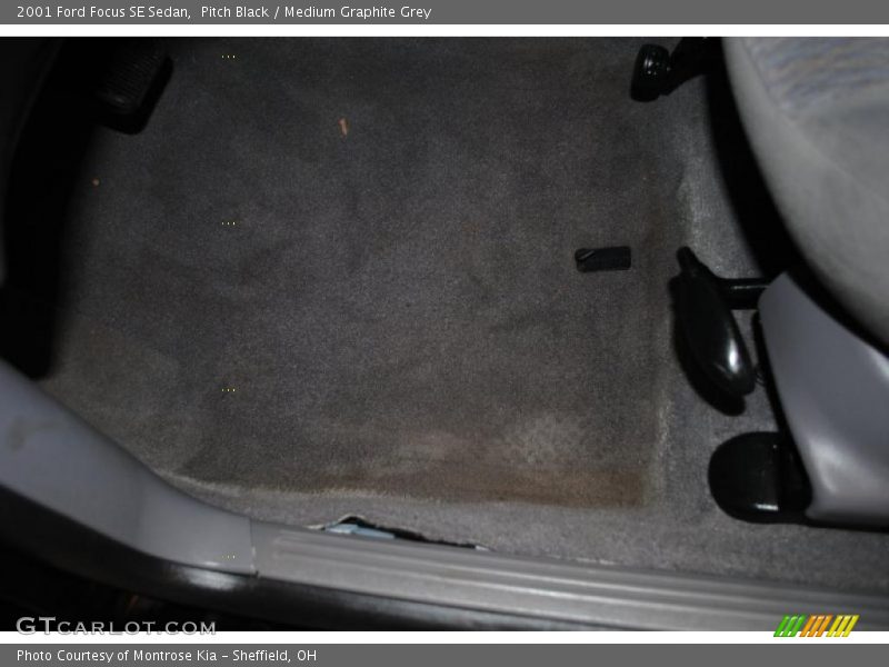 Pitch Black / Medium Graphite Grey 2001 Ford Focus SE Sedan