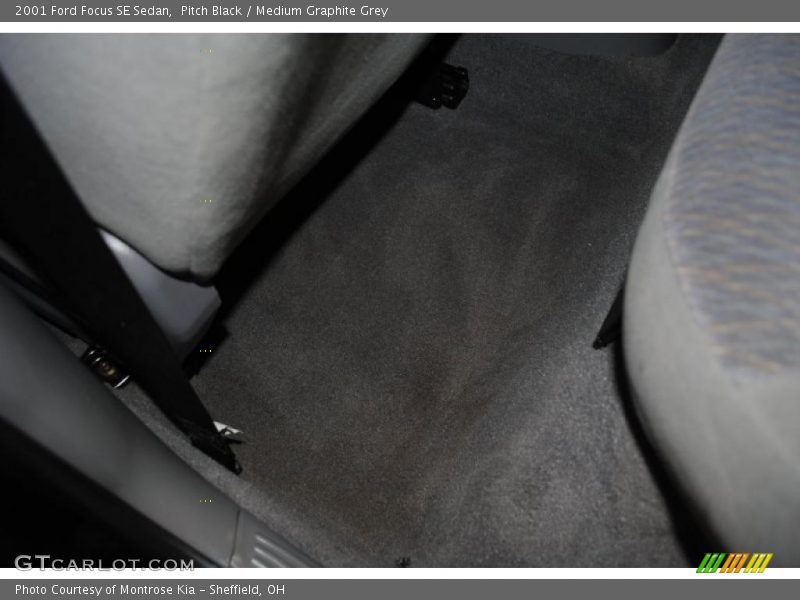 Pitch Black / Medium Graphite Grey 2001 Ford Focus SE Sedan