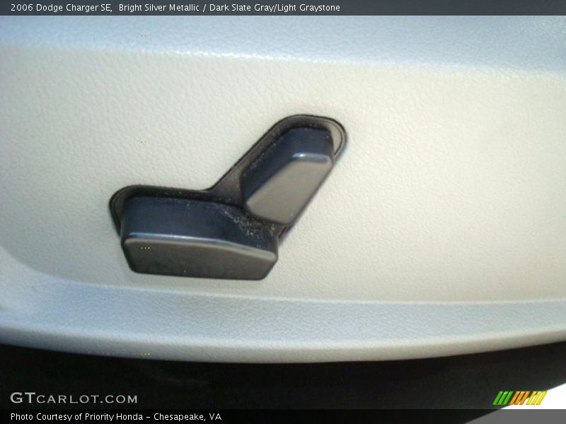 Bright Silver Metallic / Dark Slate Gray/Light Graystone 2006 Dodge Charger SE