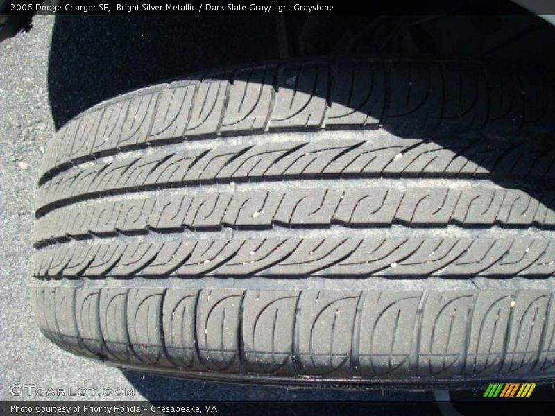 Bright Silver Metallic / Dark Slate Gray/Light Graystone 2006 Dodge Charger SE