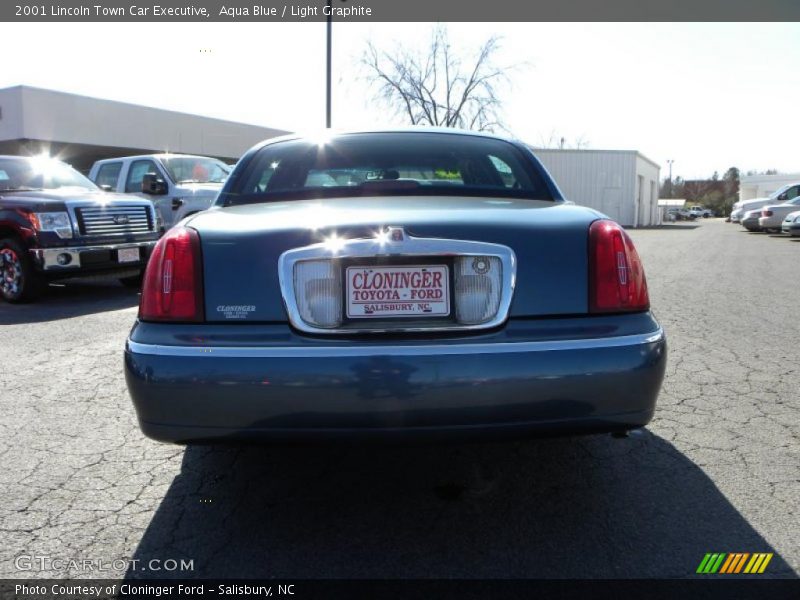 Aqua Blue / Light Graphite 2001 Lincoln Town Car Executive