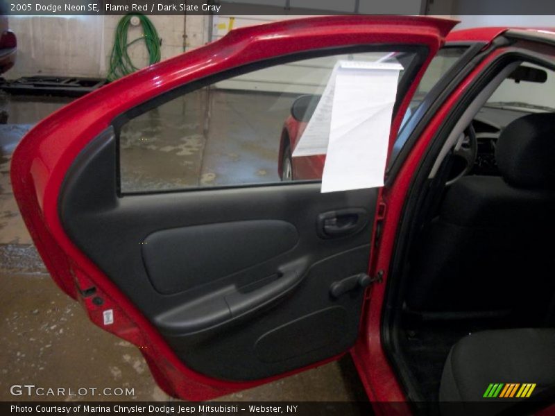 Flame Red / Dark Slate Gray 2005 Dodge Neon SE