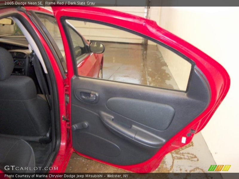 Flame Red / Dark Slate Gray 2005 Dodge Neon SE