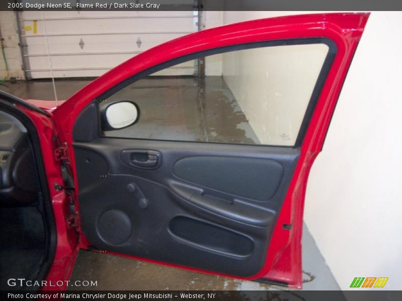 Flame Red / Dark Slate Gray 2005 Dodge Neon SE