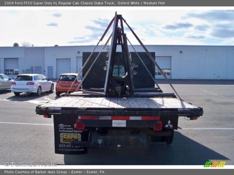 Oxford White / Medium Flint 2004 Ford F550 Super Duty XL Regular Cab Chassis Stake Truck