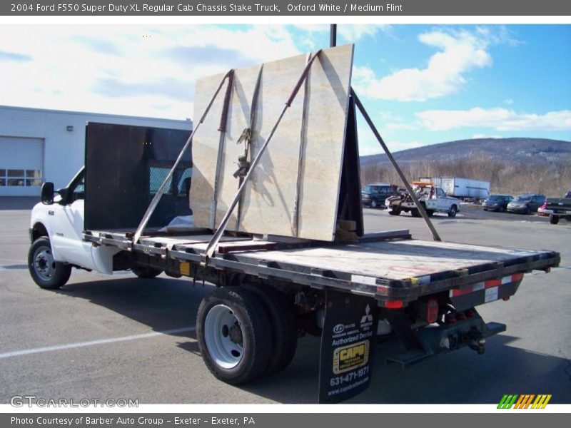 Oxford White / Medium Flint 2004 Ford F550 Super Duty XL Regular Cab Chassis Stake Truck