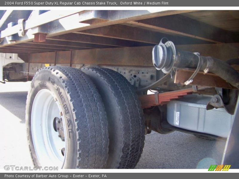 Oxford White / Medium Flint 2004 Ford F550 Super Duty XL Regular Cab Chassis Stake Truck