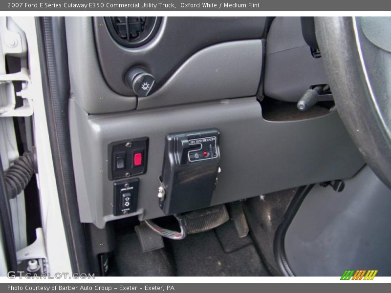 Oxford White / Medium Flint 2007 Ford E Series Cutaway E350 Commercial Utility Truck