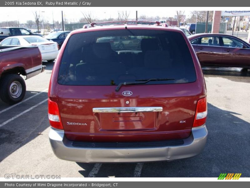 Ruby Red Metallic / Gray 2005 Kia Sedona EX